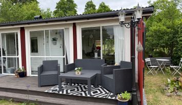 Modern stuga nära sjö i södra Småland