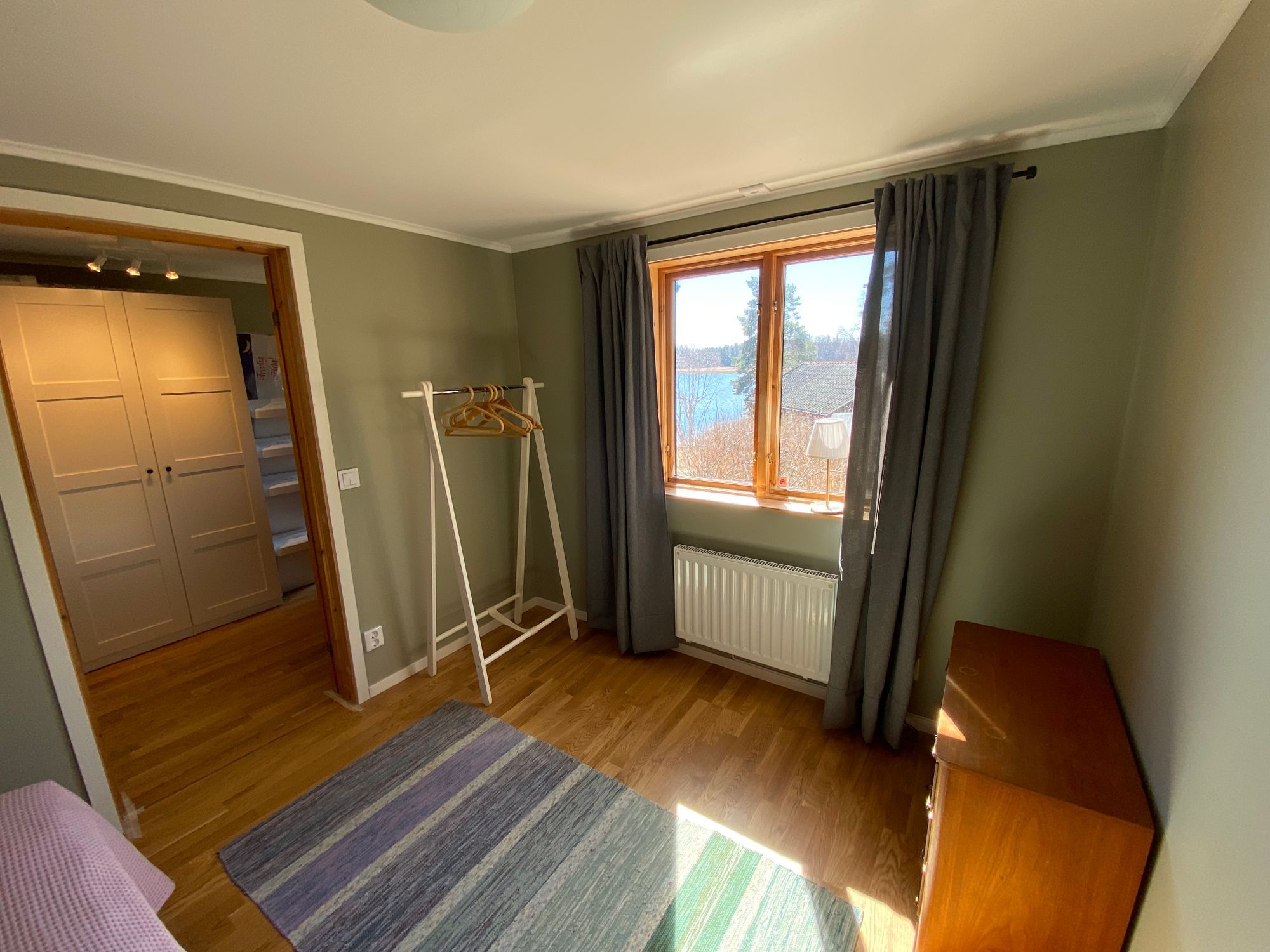 Hus med sjötomt och egen brygga, Vätterns strand – bild 21 av 24