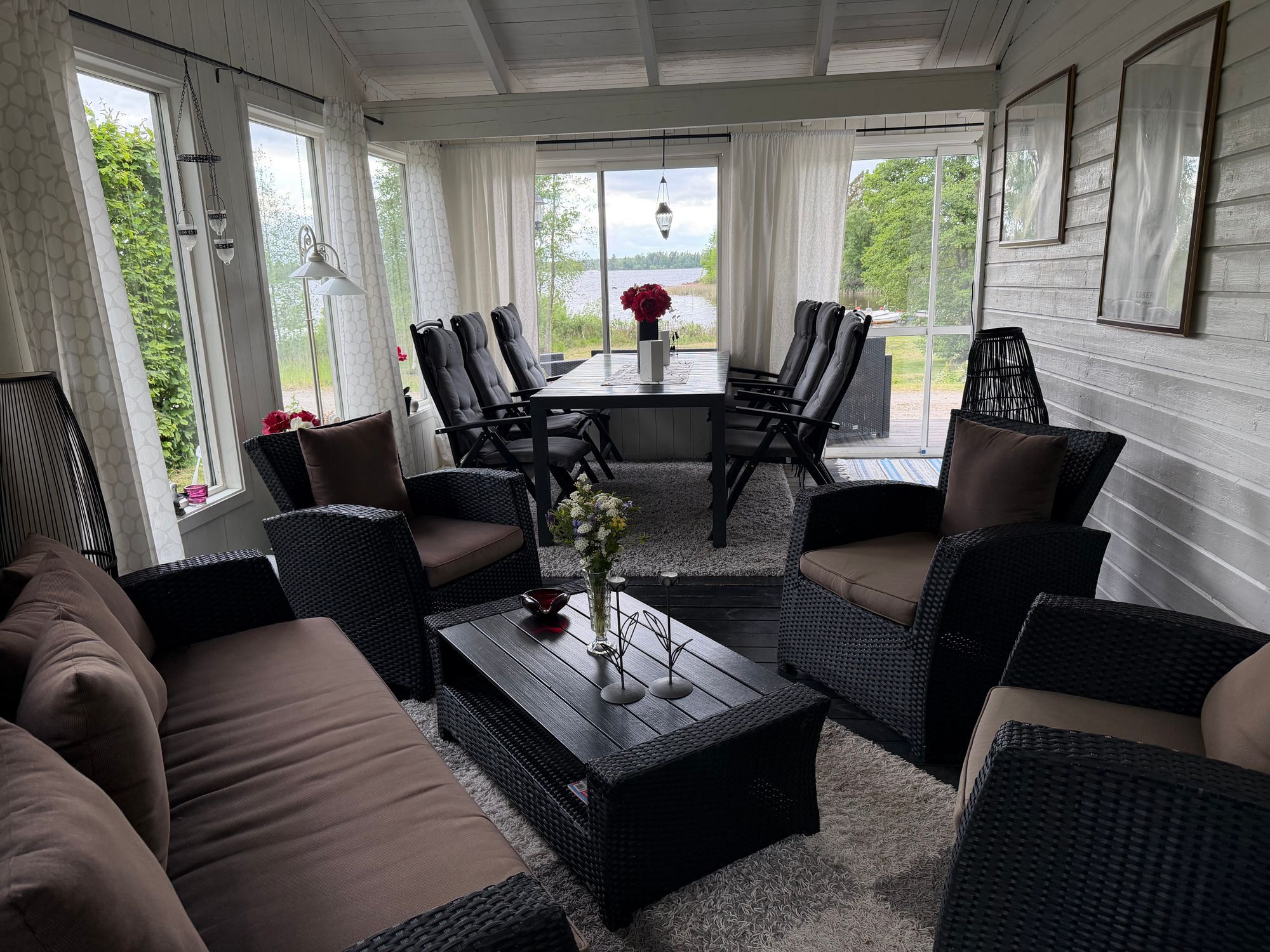 Modern stuga nära sjö i södra Småland – bild 2 av 14