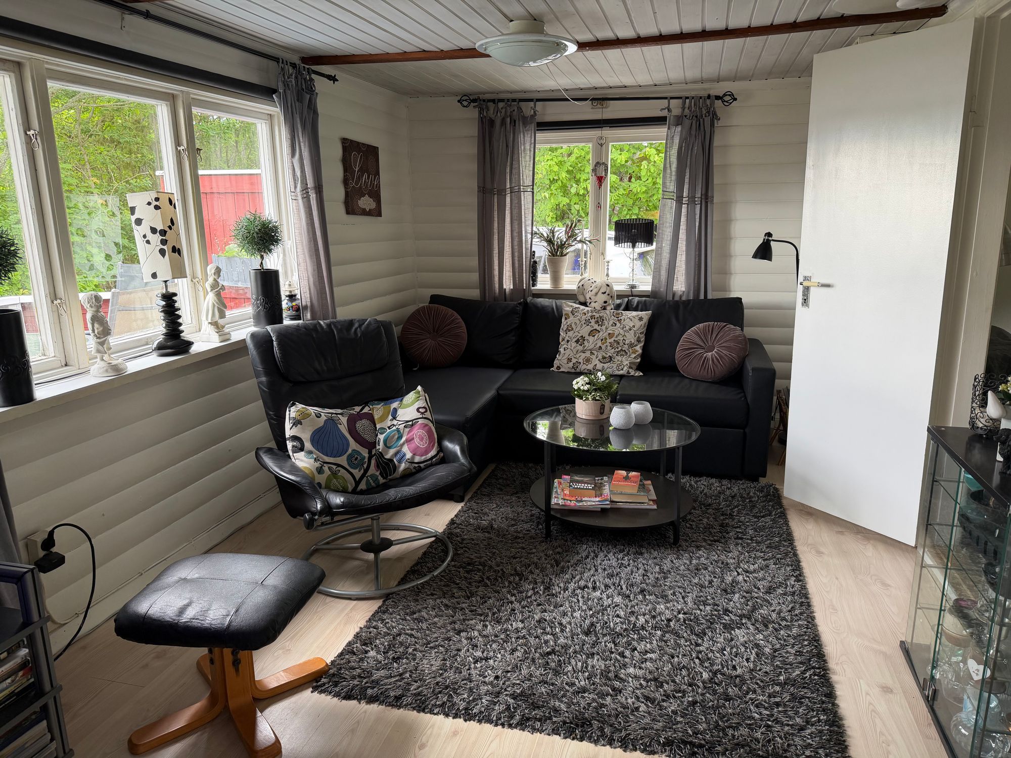 Modern stuga nära sjö i södra Småland – bild 11 av 14
