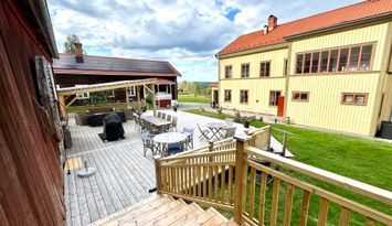 Helt träslott med 24 bäddar i Järvsö