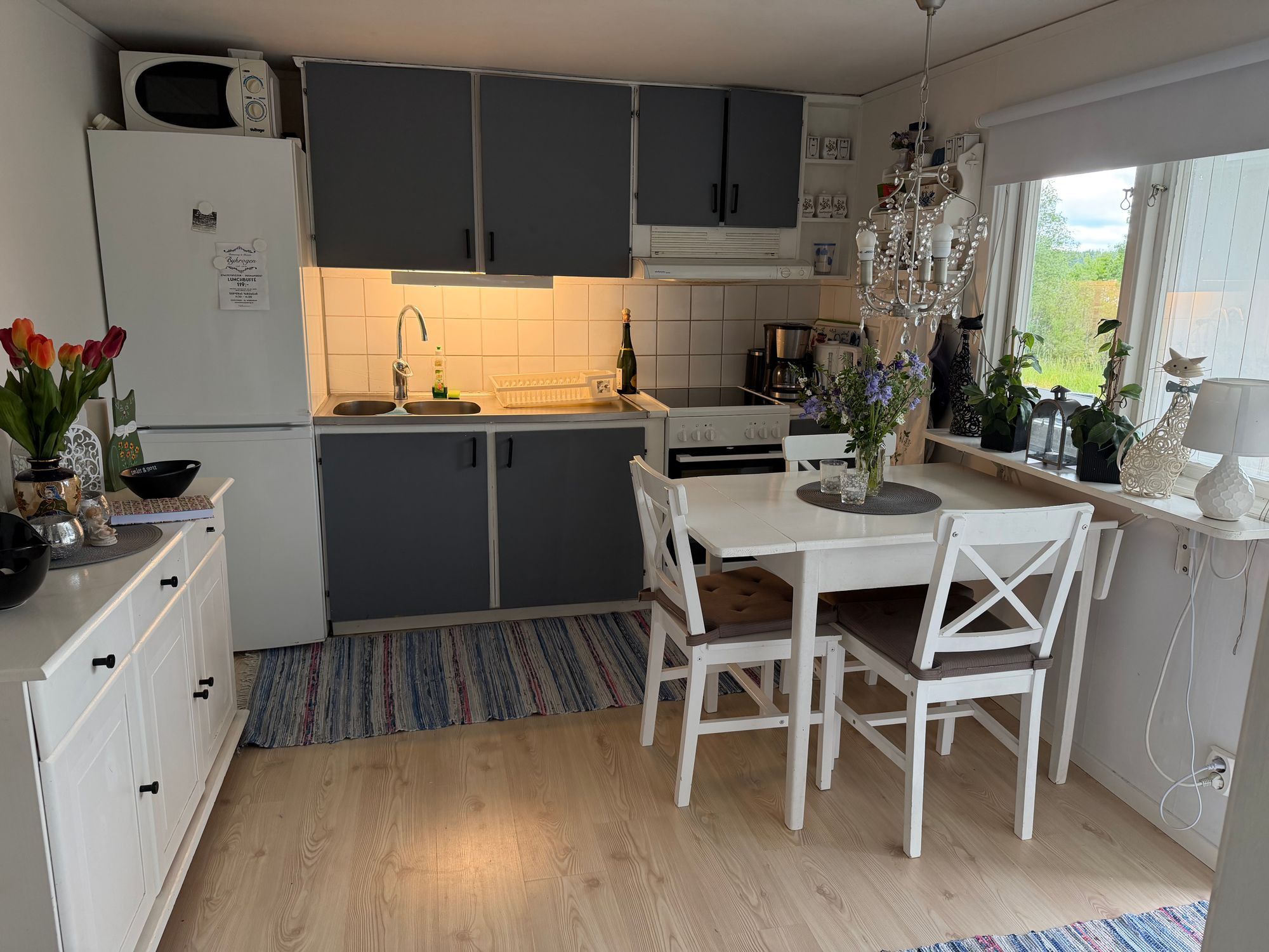 Modern stuga nära sjö i södra Småland – bild 3 av 14