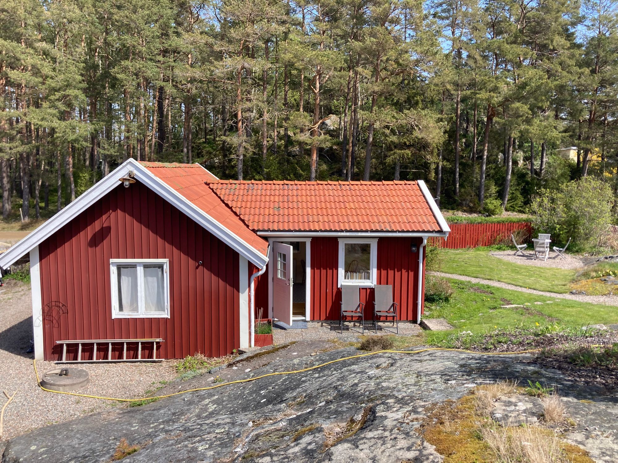 Välkommen till en fin gäststuga! – bild 2 av 11
