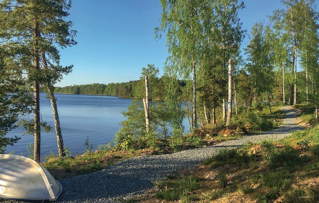 Sjöutsikt - Fräsch stuga – bild 18 av 24