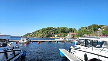 Sommar 2025, badplats 300 m. Nära restauranger