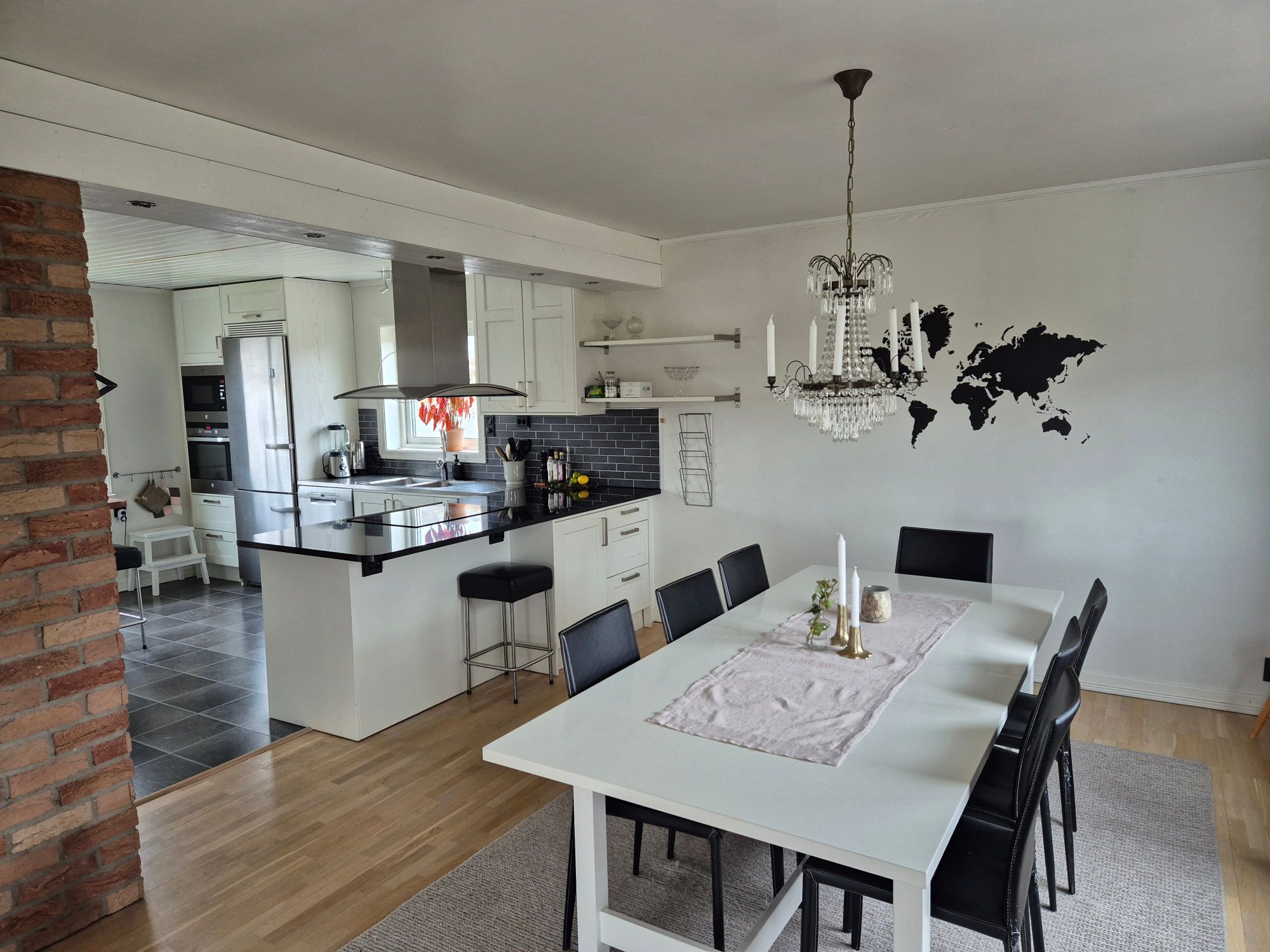 Härligt hus och trägård på västra Tjörn – bild 4 av 22