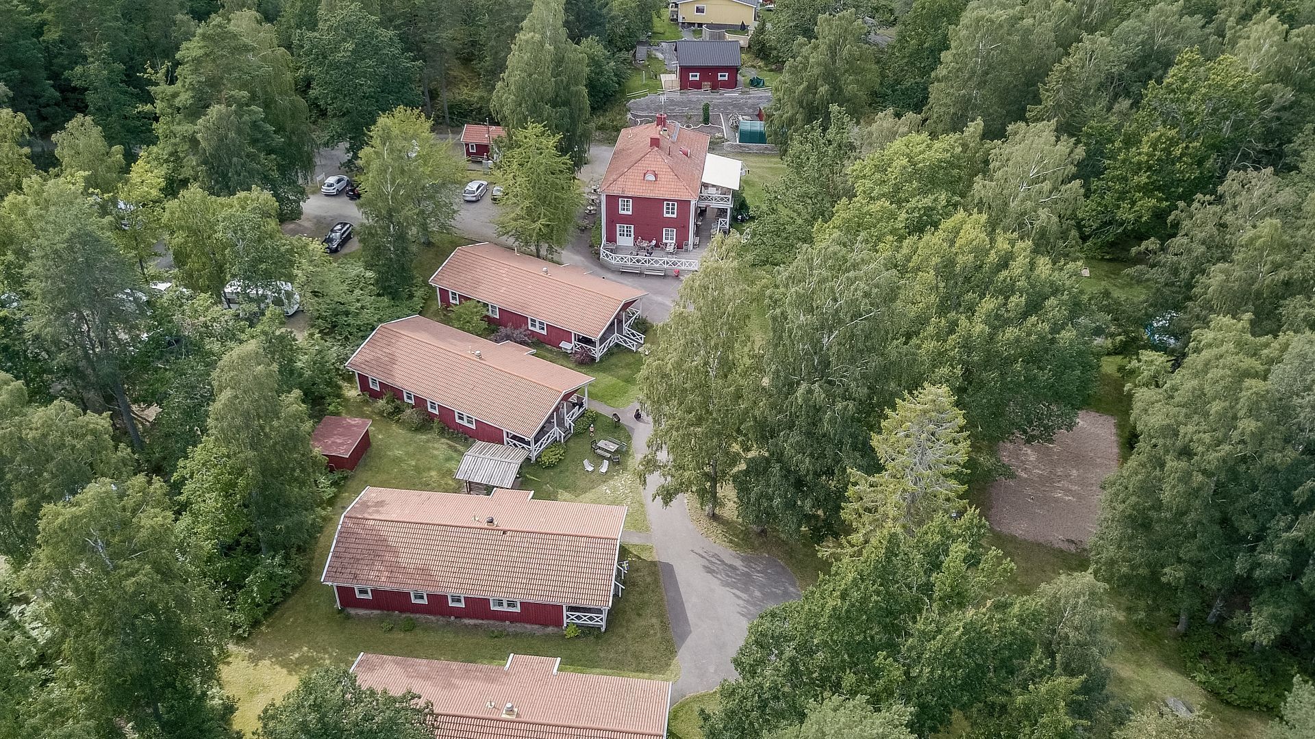 Rymlig stuga nära Läckö Slott
