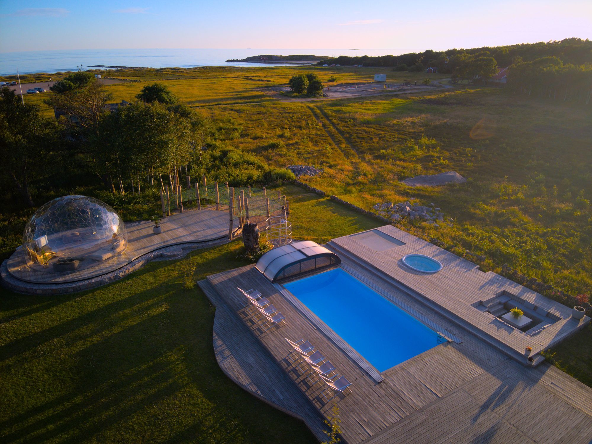 Privat spa-oas med pool & dome vid västkusten – bild 2 av 24