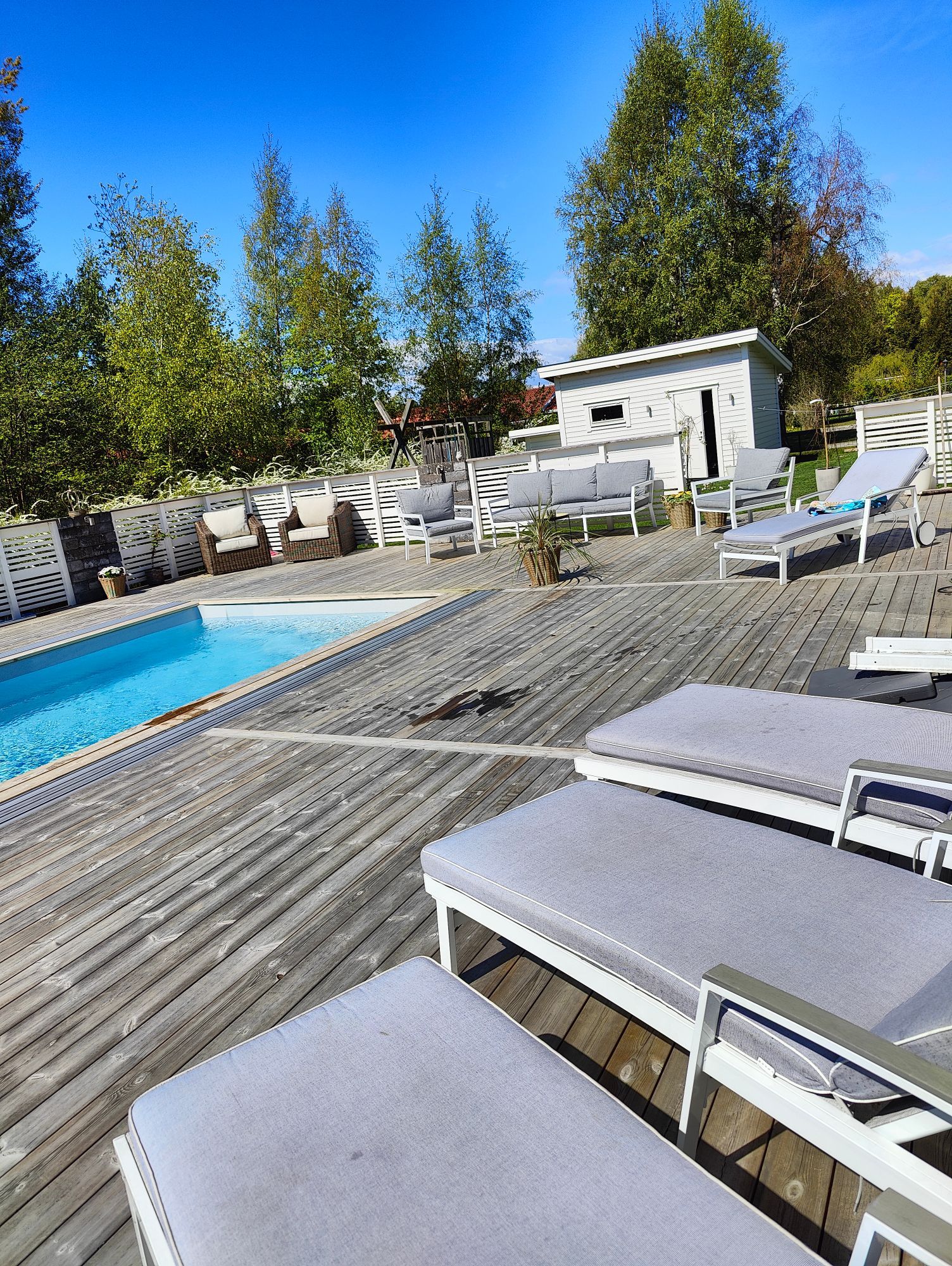 Hus med pool fem min till havet