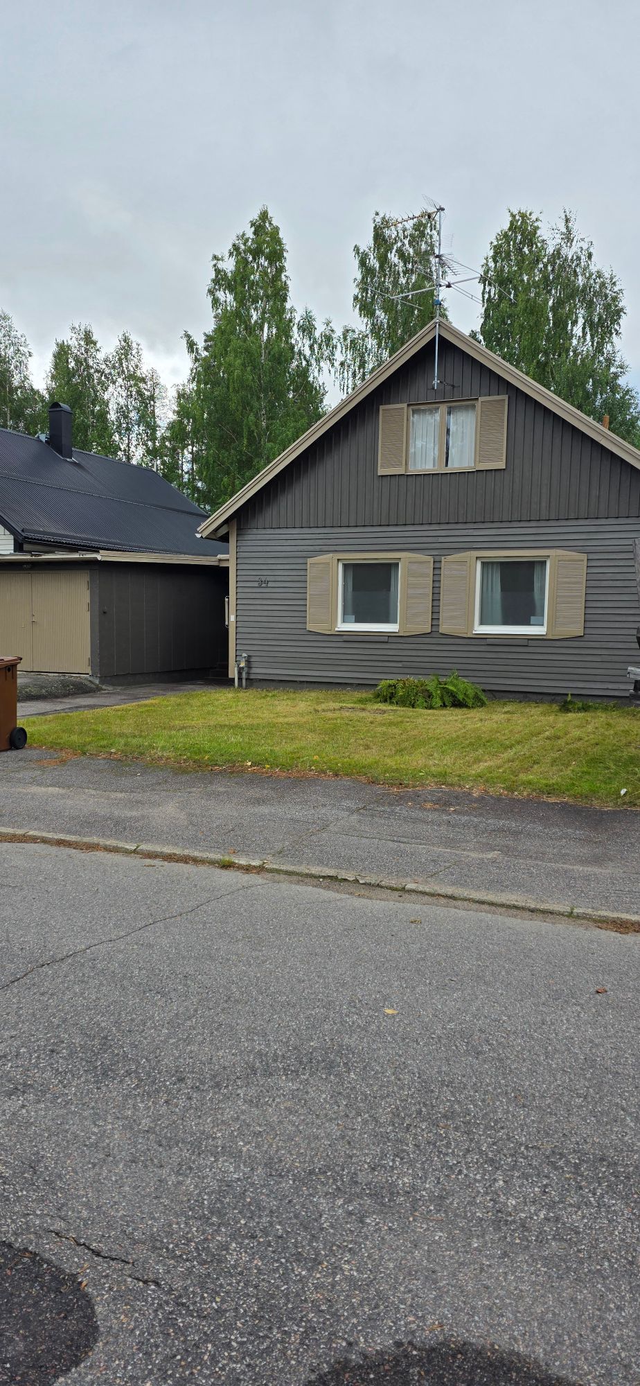 Villa Kjell – Bekvämt enplanshus med egen trädgård