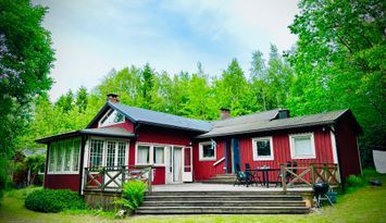 CHARMIGT SKÄRGÅRDSHUS MED GLASVERANDA & BASTU!