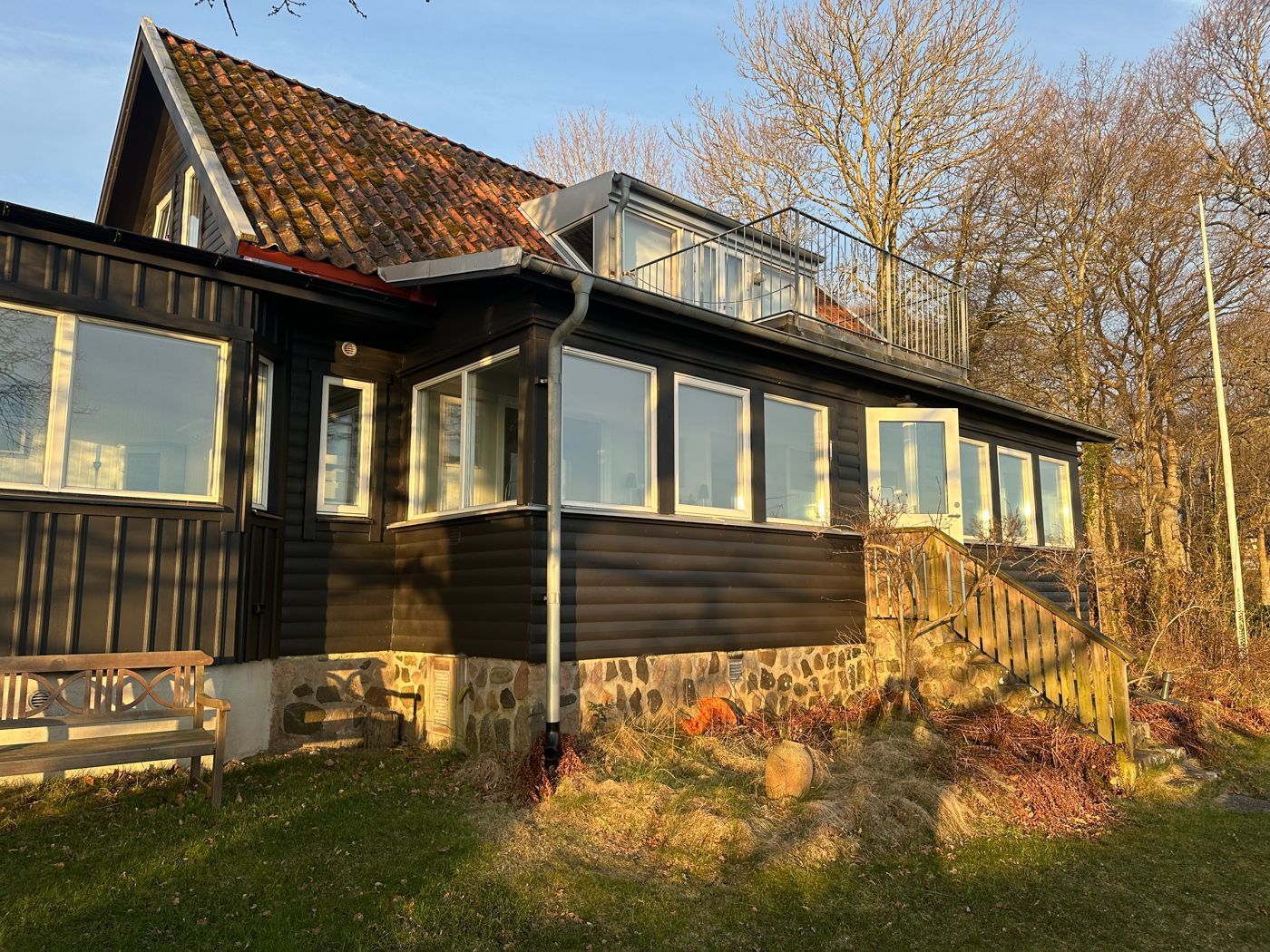 Stort familjehus på bästa läge i Arild – bild 2 av 24