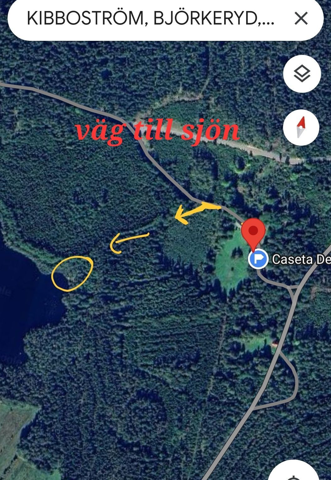 Stuga i Småland nära sjö med badtunna och leklada – bild 23 av 23