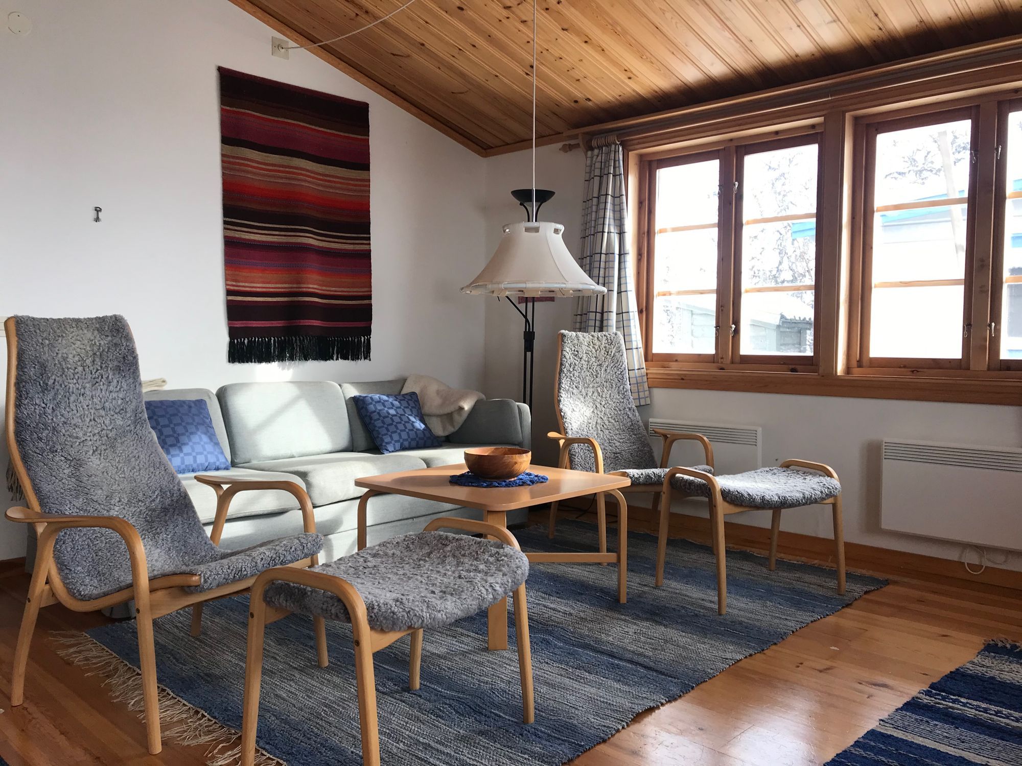 Mysig stuga uppe på fjället, nära till tur – bild 3 av 24