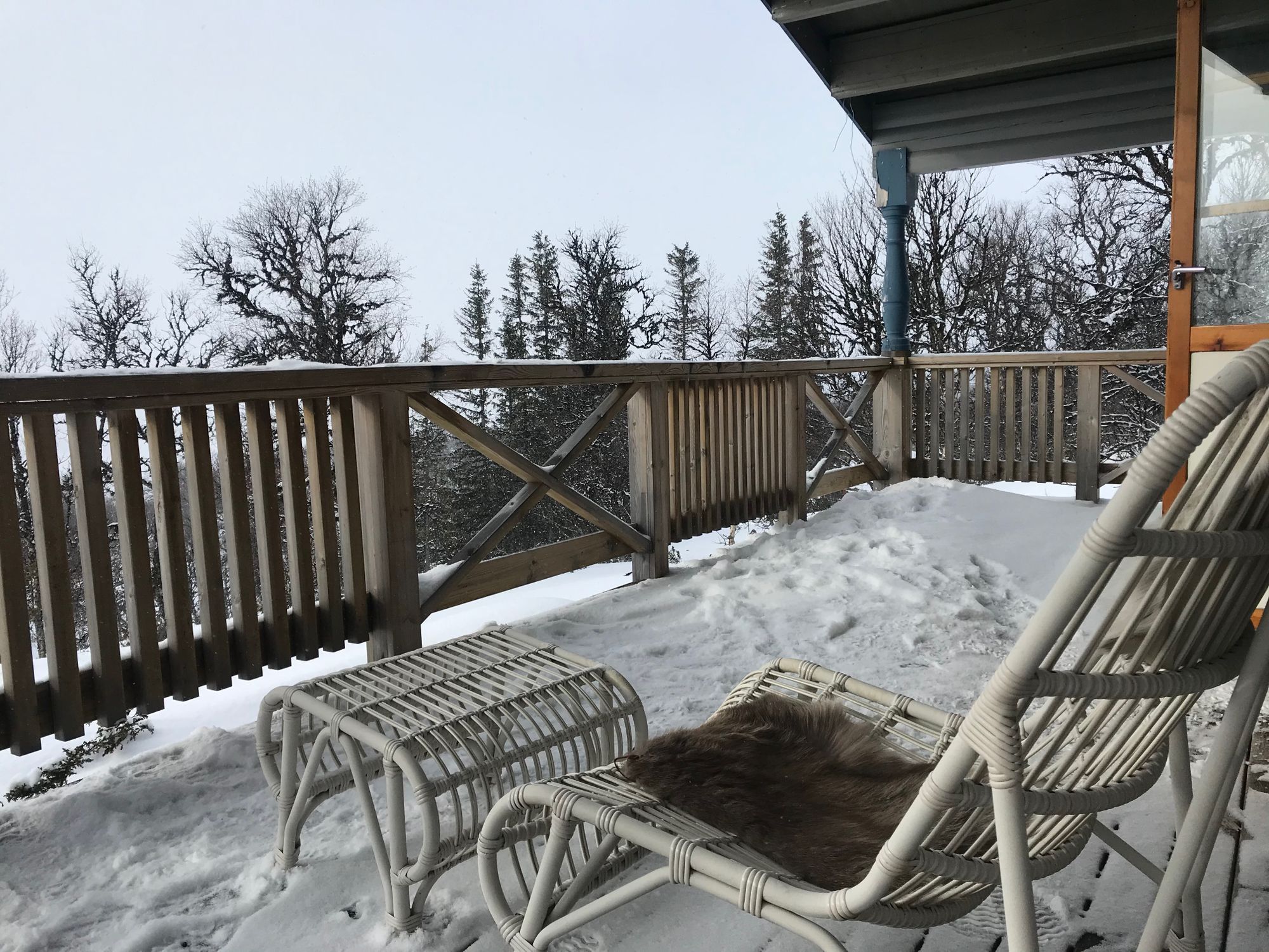 Mysig stuga uppe på fjället, nära till tur – bild 18 av 24