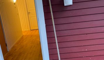 Fantastiskt sommarhus på timrarö nära bad och båt