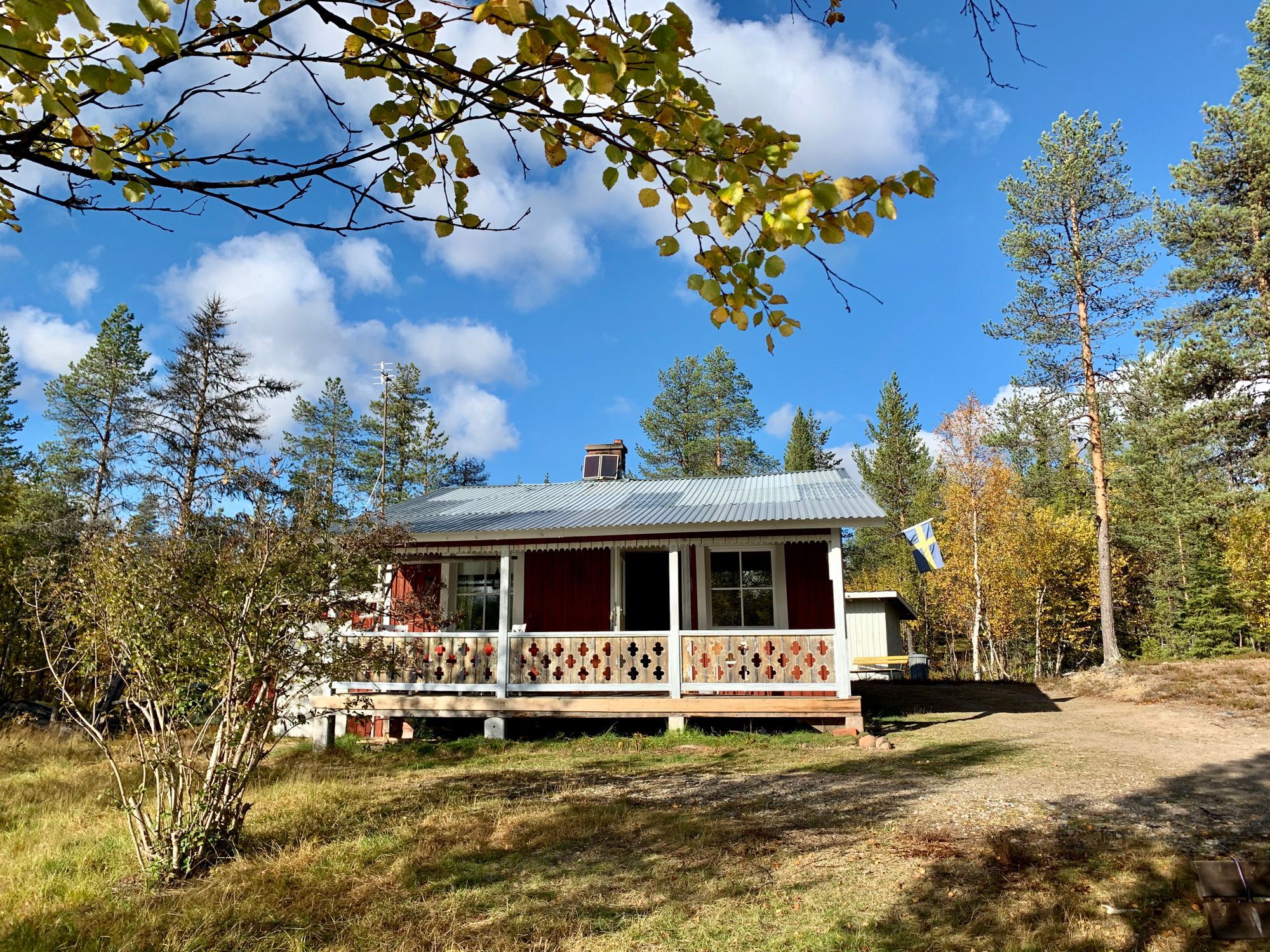 Skogsstuga i Lappland – Tystnad & Natur