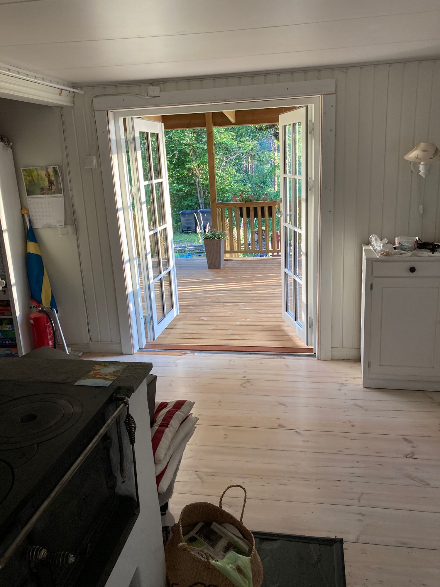 Röd stuga i Småland m egen brygga och roddbåt – bild 19 av 24