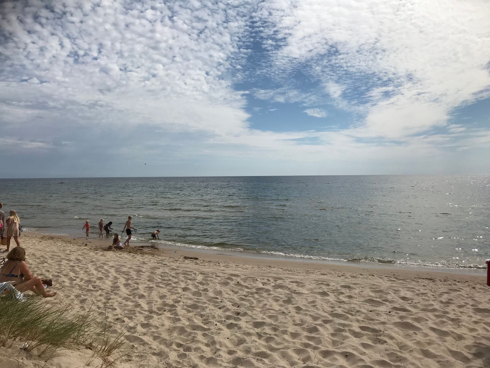 Rymlig stuga nära hav och sandstrand. – bild 23 av 24