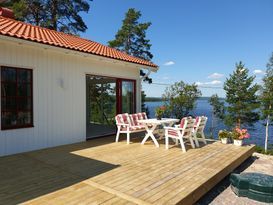 Neugebautes Ferienhaus am See Runn