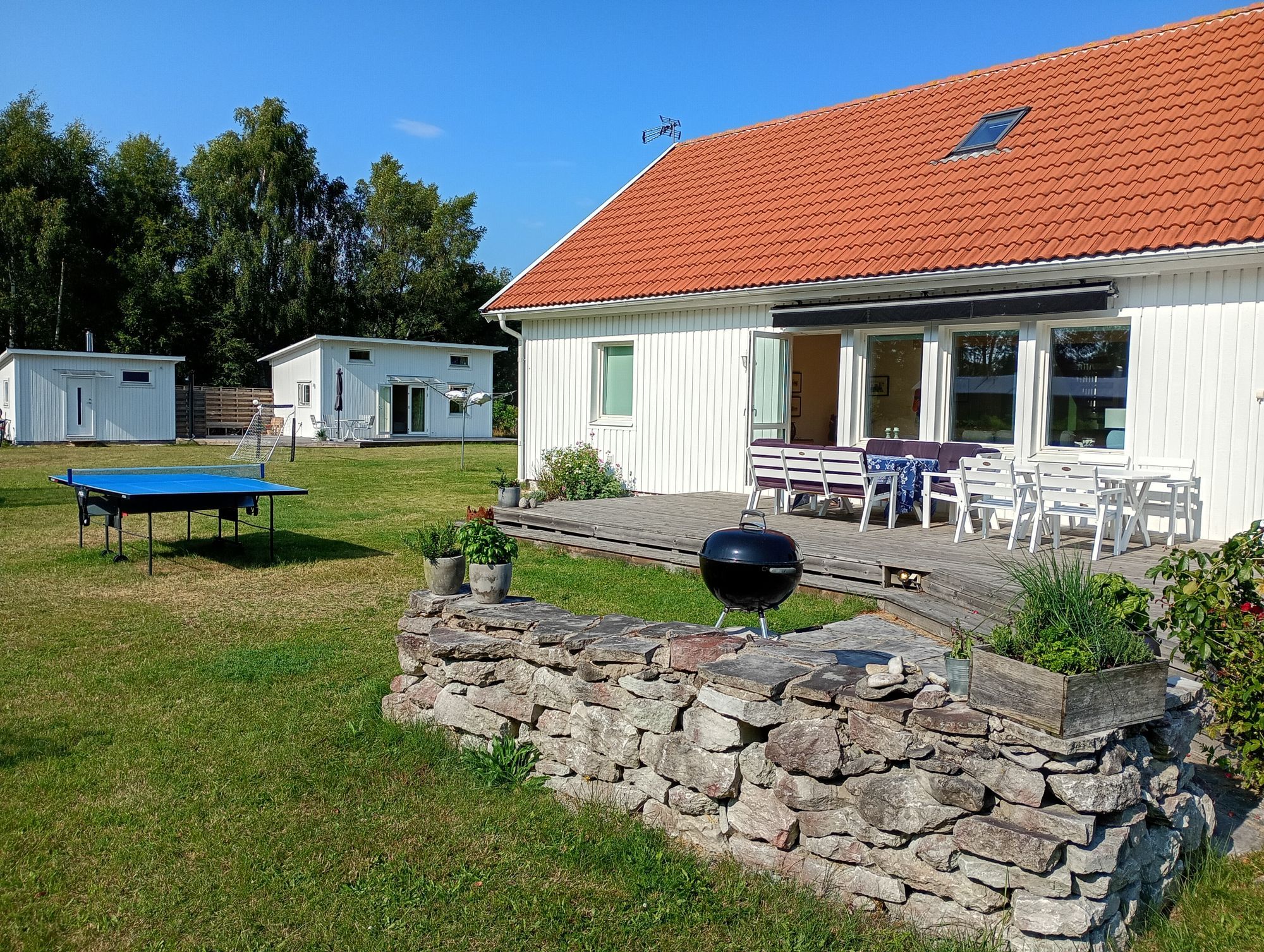 Stor och modern familjevilla i hjärtat av byn. – bild 17 av 24