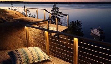 Idylliskt i skärgården med slående utsikt och pool