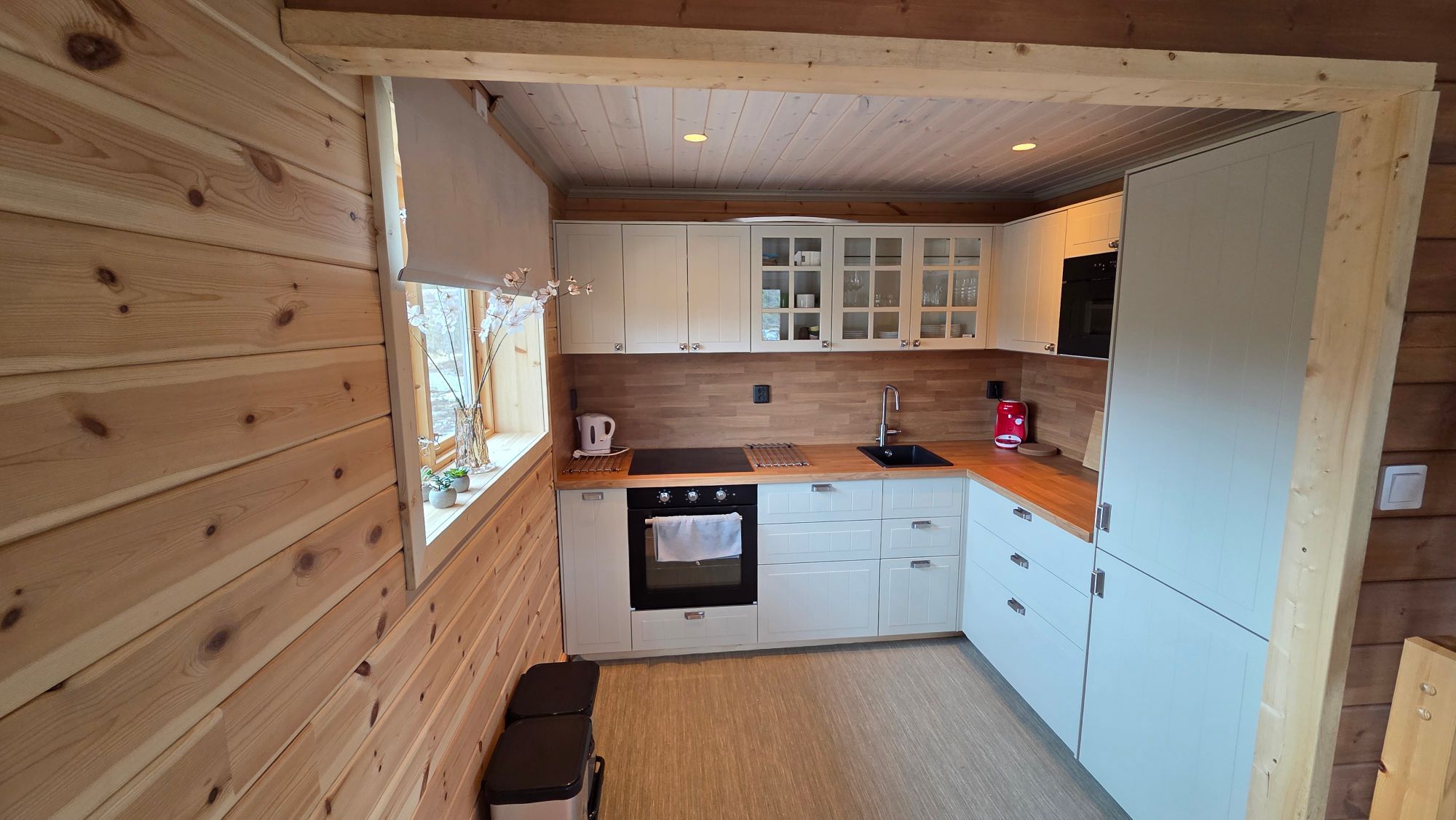 Jukta Lodge. Nybyggd timrat stuga i Juktådalen – bild 5 av 20