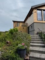 Del av hus på natursköna Brännö uthyres