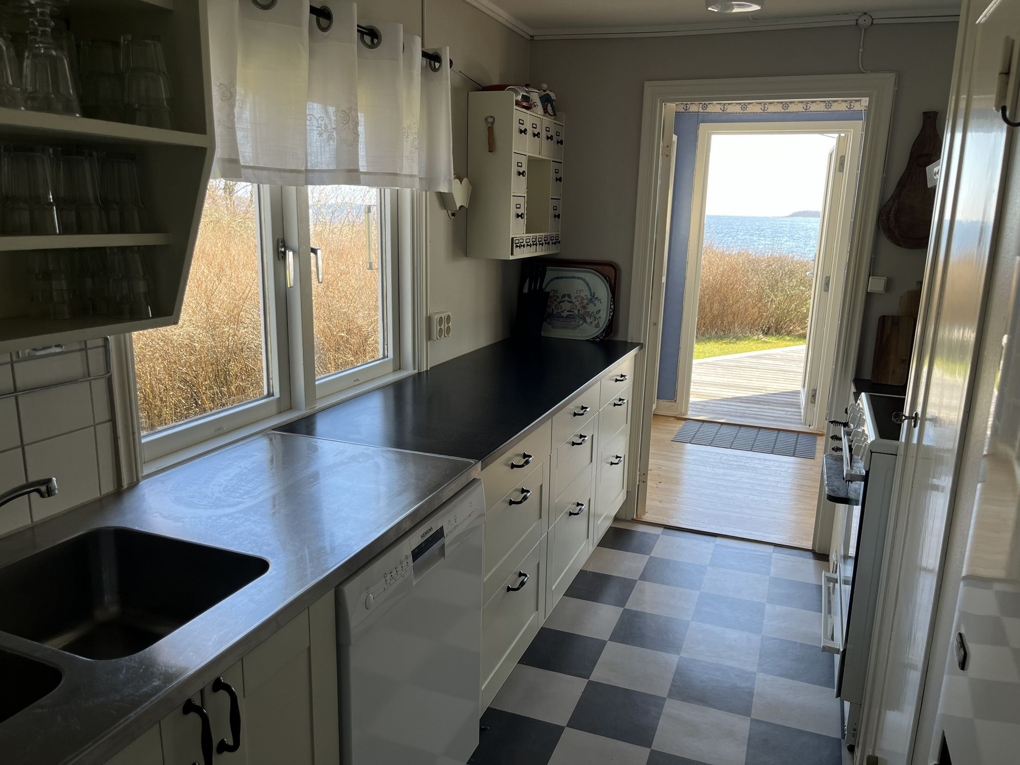 Hus med havstomt, egen badbrygga & panoramautsikt – bild 12 av 23