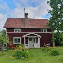 Charmigt hus på mysig dalagård.