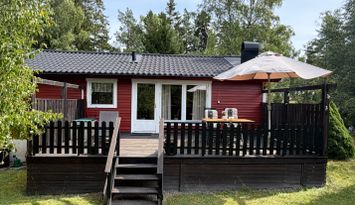 Idyllisk stuga på Värmdö nära sandstrand