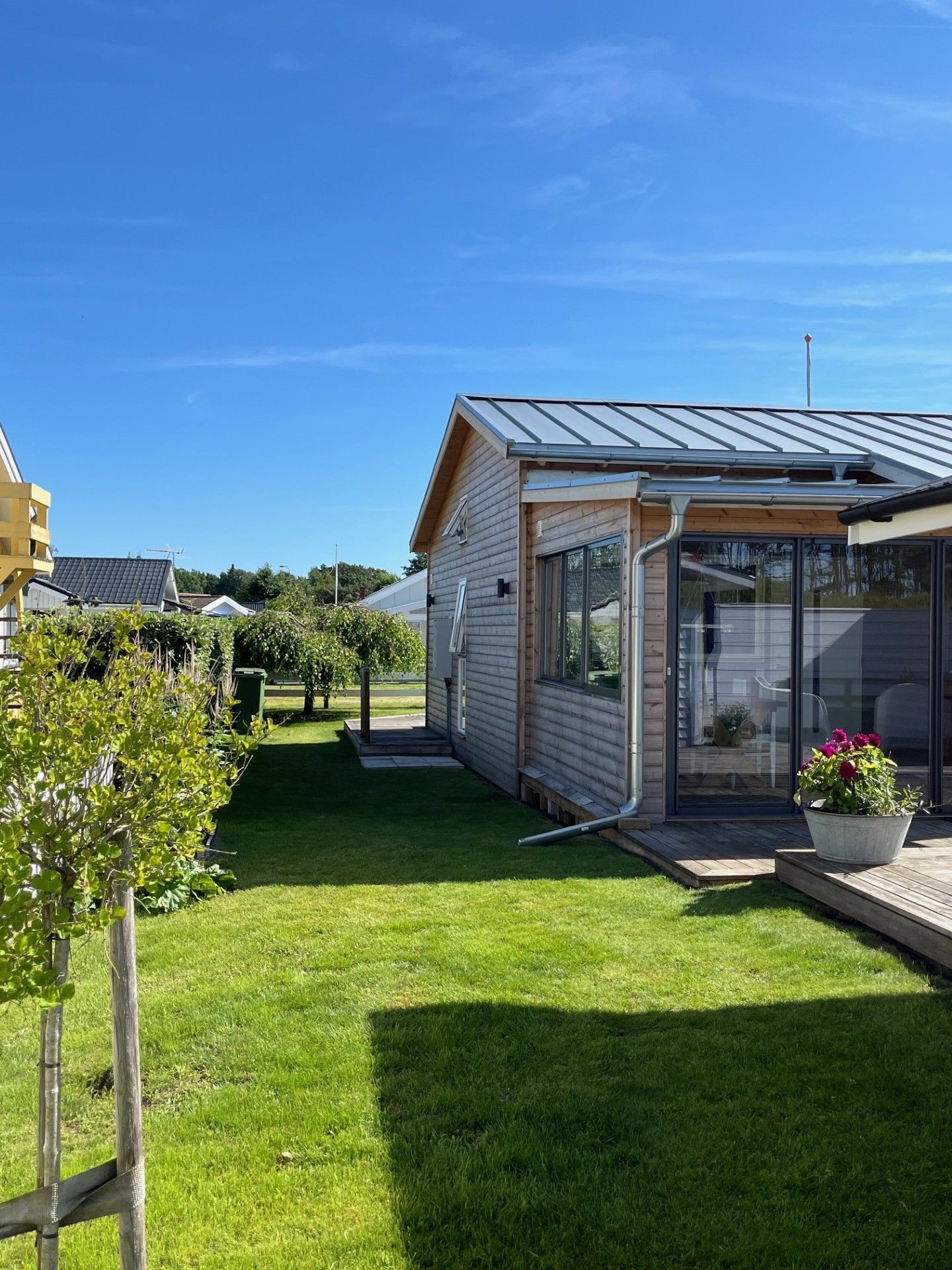 Nybyggd stuga nära havet. Ledigt från v34