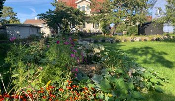 Villa med lummig trädgård i södra Visby