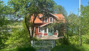 Mysig Stuga med Sjötomt