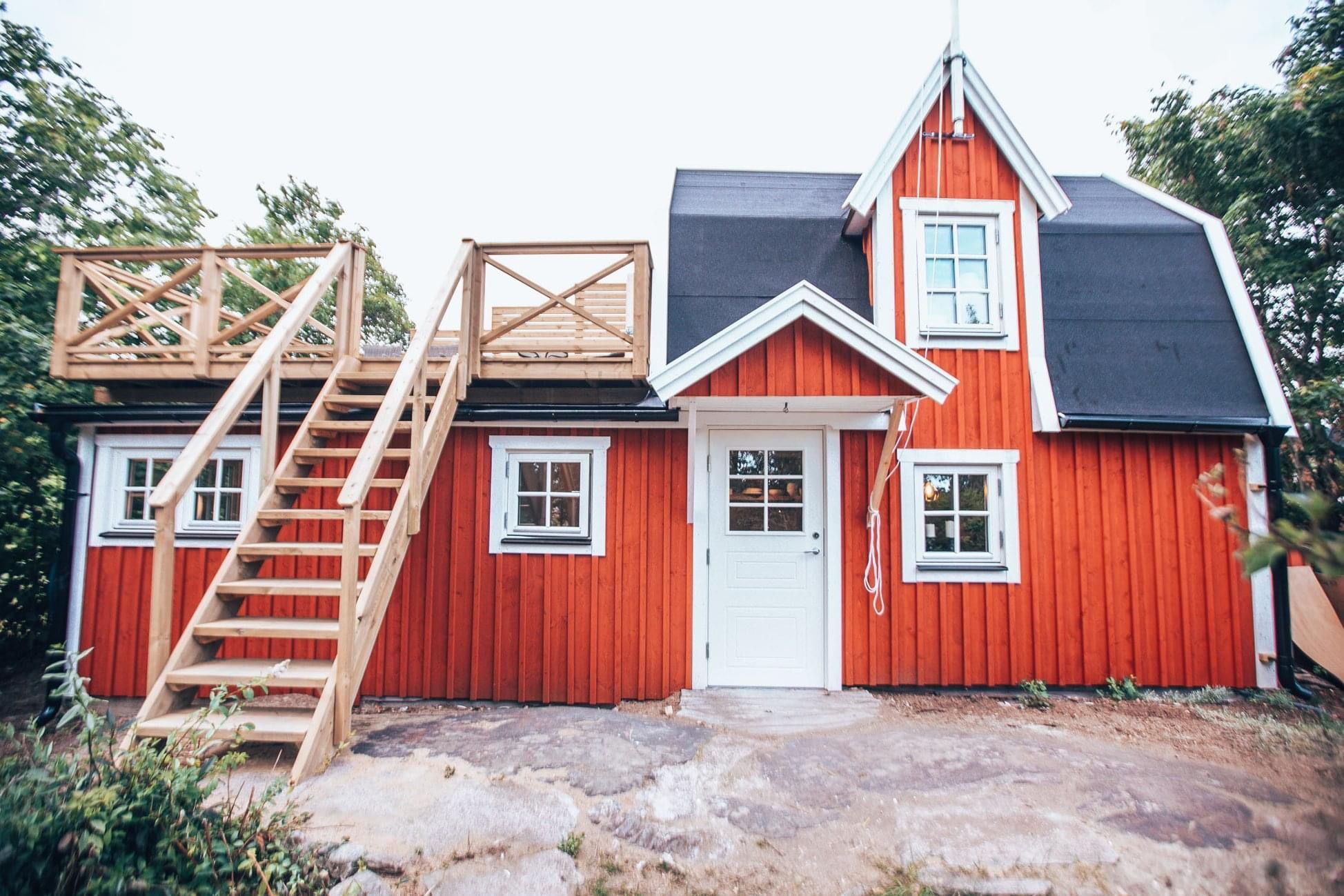 Unik stuga med insynsskyddat läge