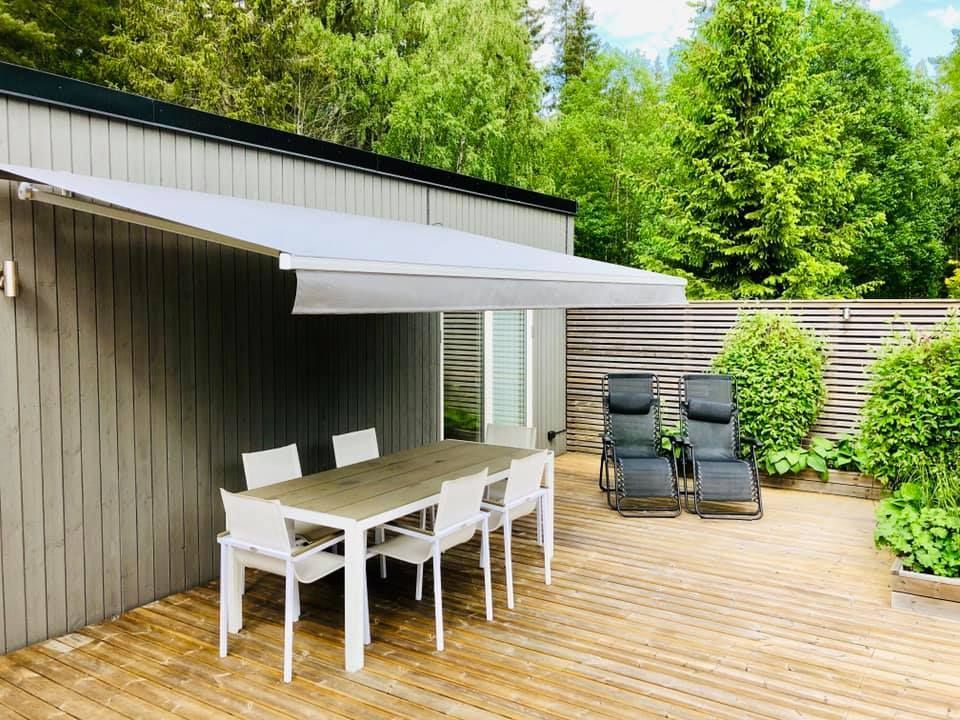 Sommarhus med strand, brygga och bastu vid sjön! – bild 4 av 24