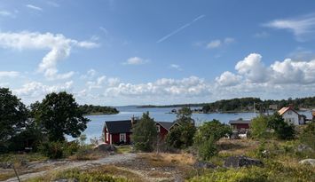Charmigt skärgårdshus – egen brygga & badplats