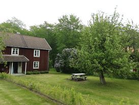 Charmigt äldre hus i Lönneberga med bullerbykänsla