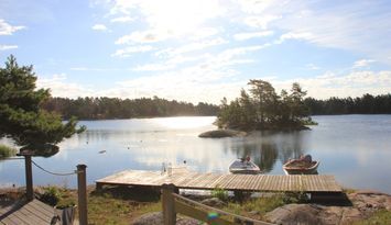 Härligt sommarhus med havstomt och egen brygga