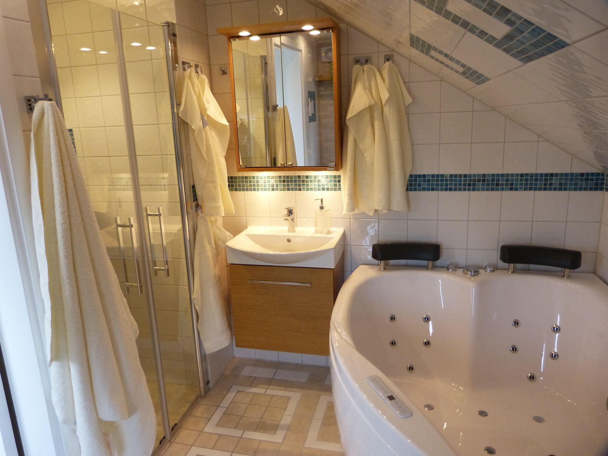 Elegant boende med vackert läge – bild 12 av 24