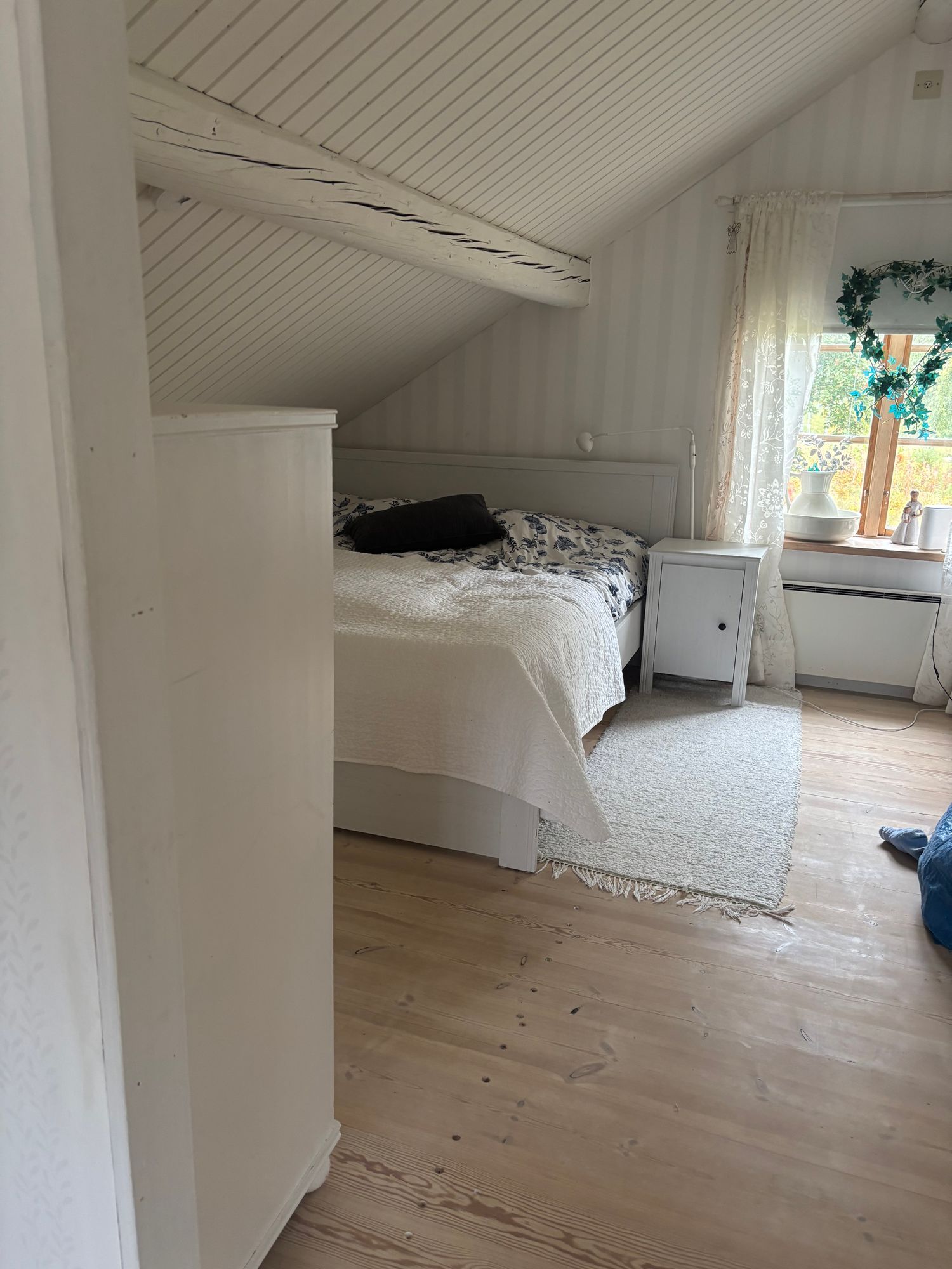 Mysigt litet hus nära naturen – bild 11 av 12