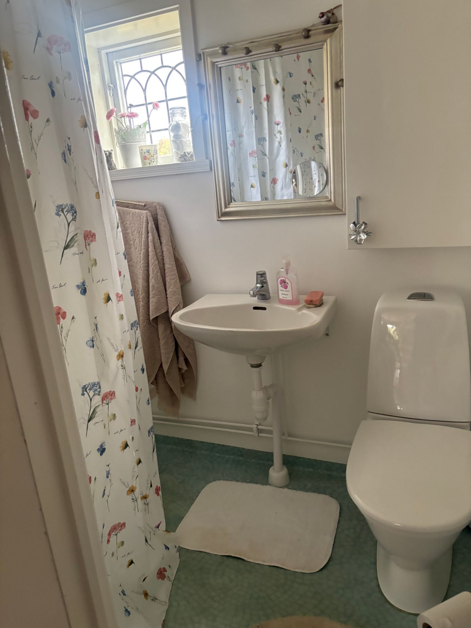 Mysigt litet hus nära naturen – bild 12 av 12