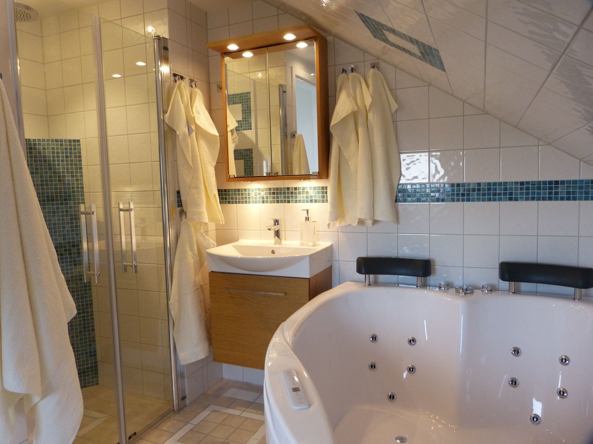 Elegant boende med vackert läge – bild 14 av 24