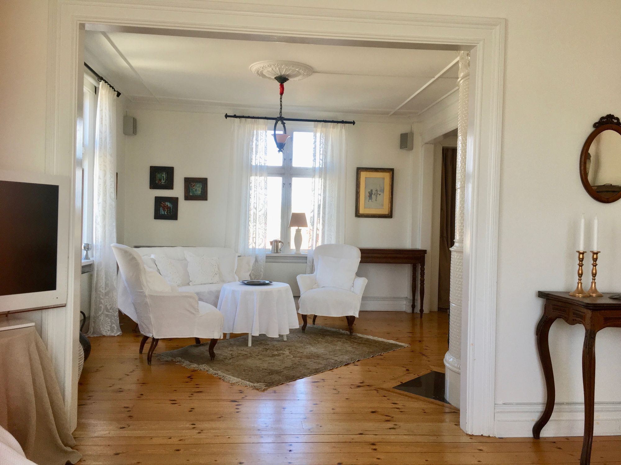 Underbart sommarhus för många mitt i Fiskebäckskil – bild 3 av 24