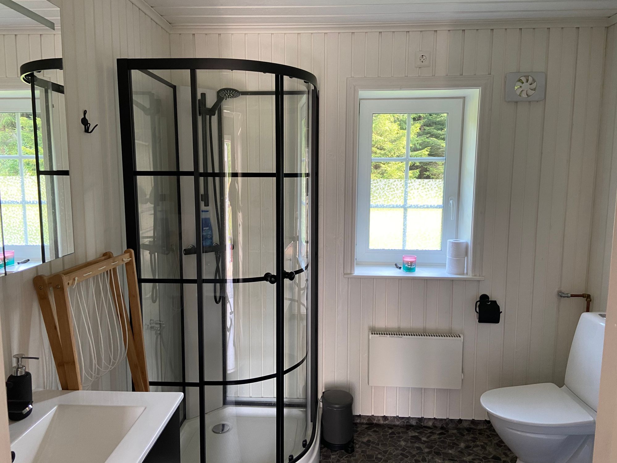 Stuga vid sjö uthyres i Asa, Lammhult Småland – bild 8 av 16