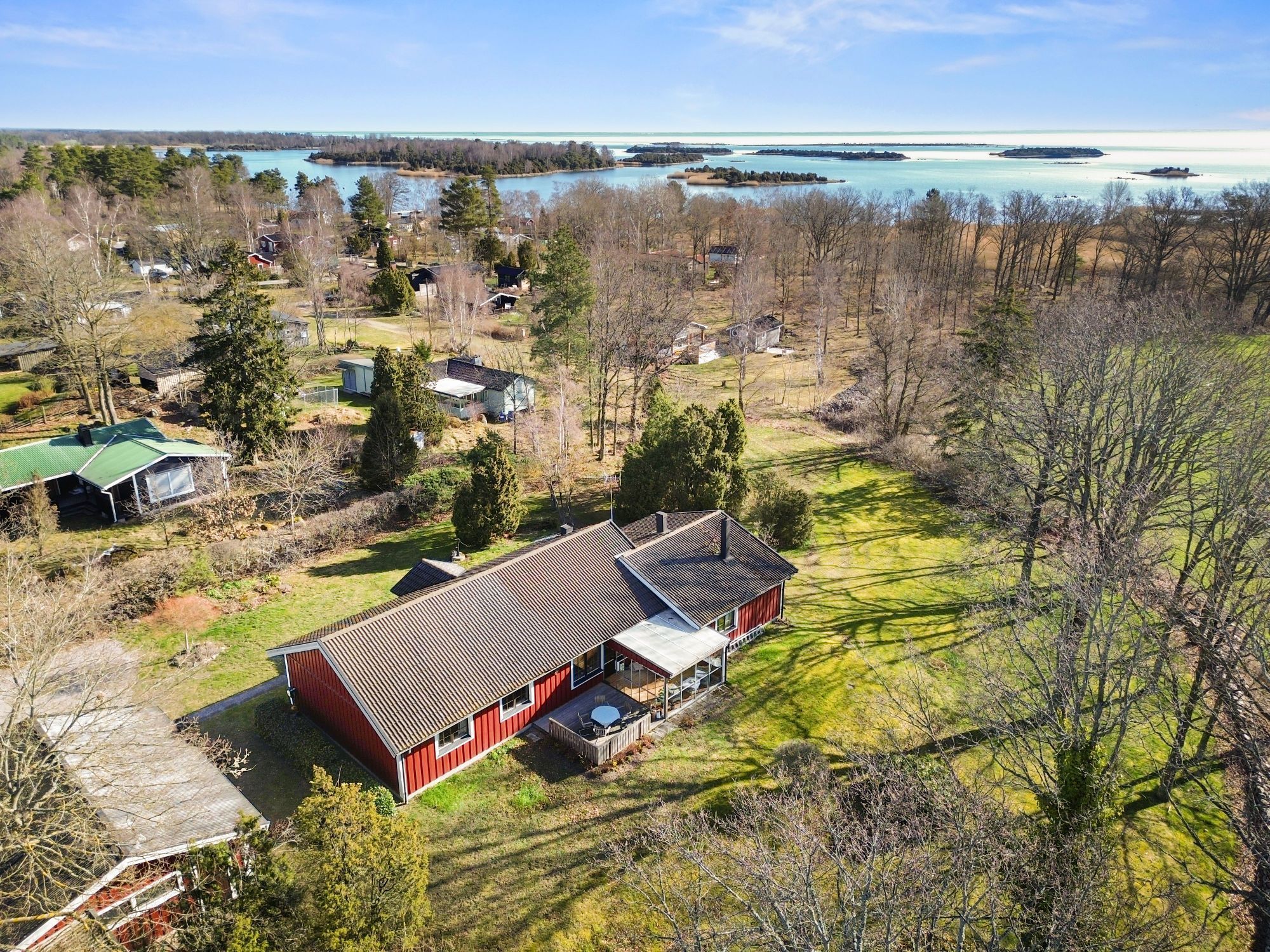 Stort fritidshus vid havet med bastu, båt internet – bild 17 av 24