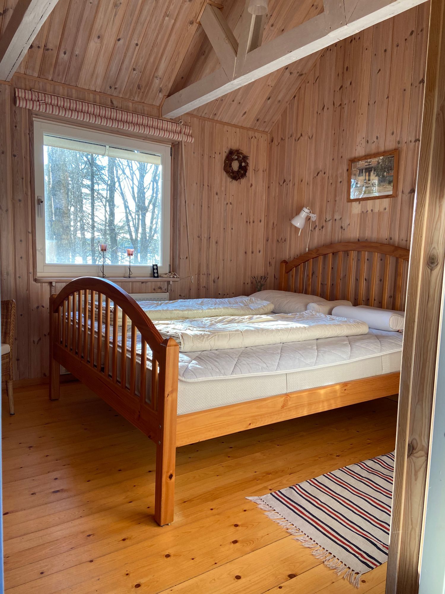 Hus vid sjön med brygga och bastu i Småland – bild 13 av 24