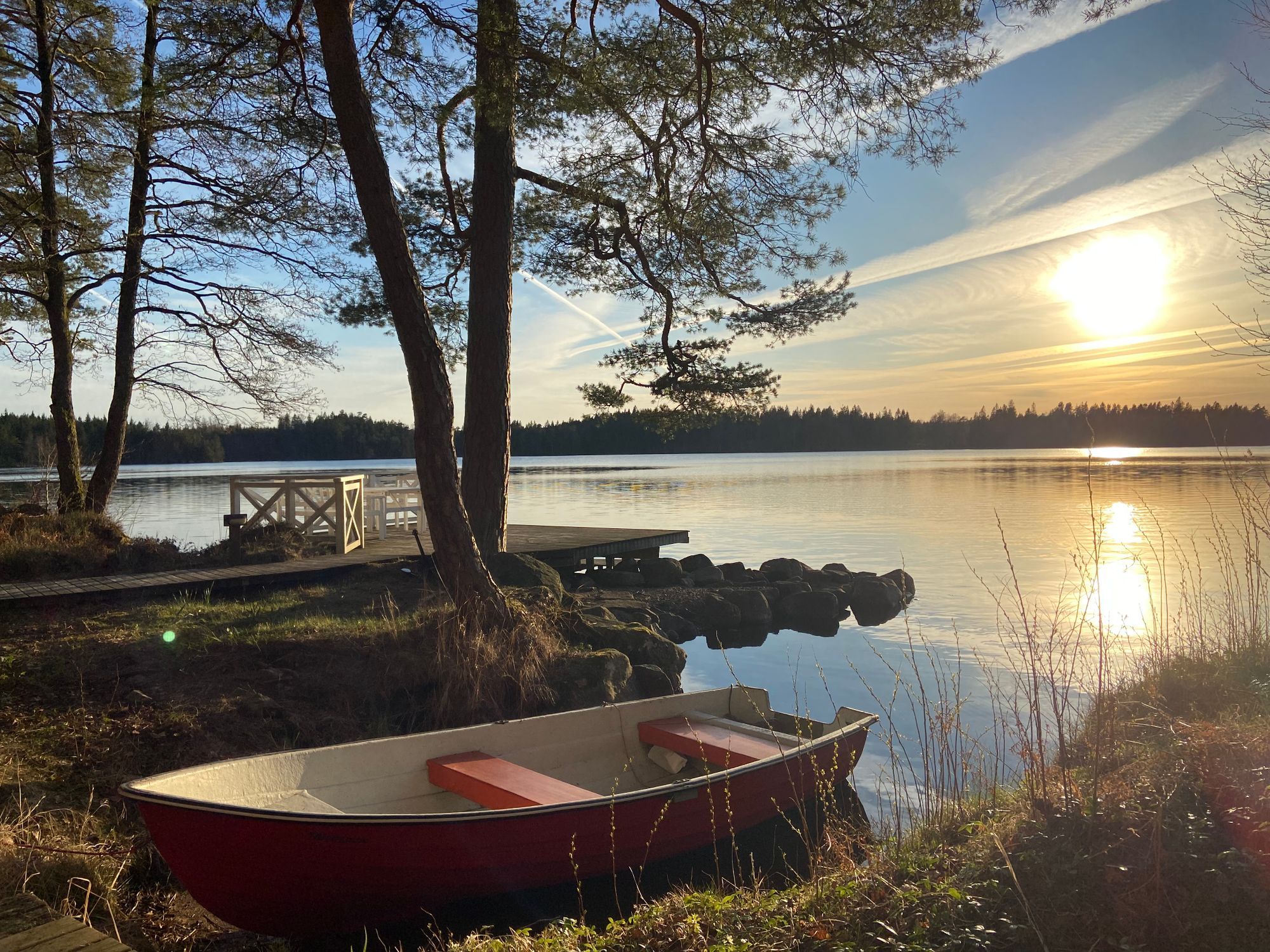 Hus vid sjön med brygga och bastu i Småland – bild 19 av 24