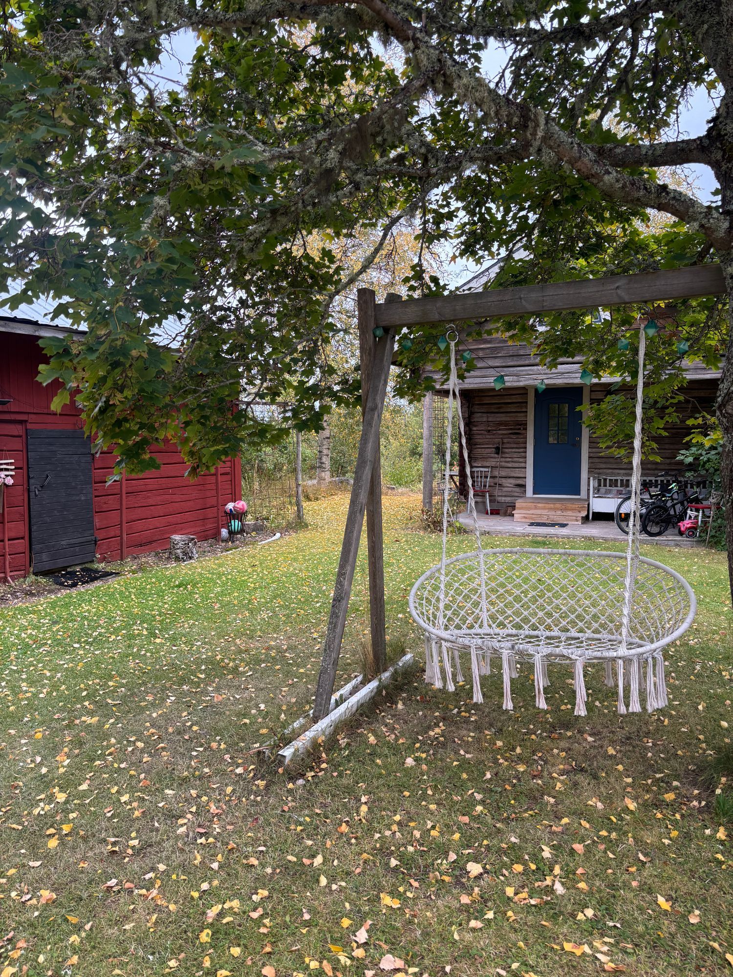 Mysigt litet hus nära naturen – bild 4 av 12
