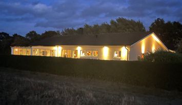Lantligt modernt hus på Kullahalvön